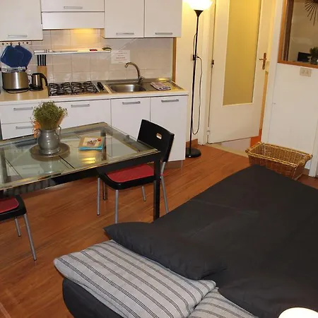 Apartament Guide Tour Neapol